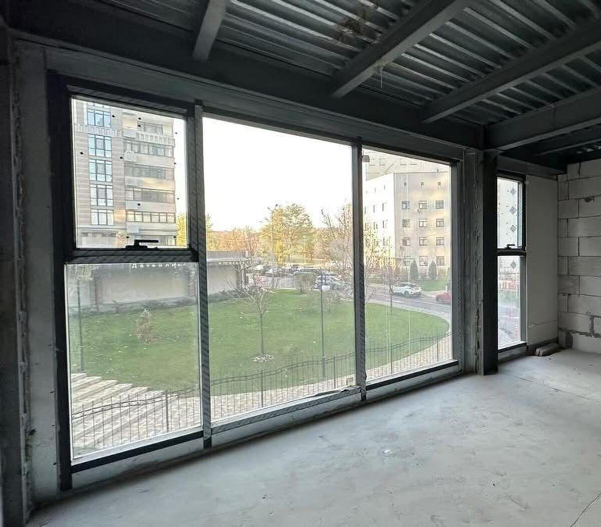 Trade object vul. Dragomyrova Myhajla 14А, 293m2584500