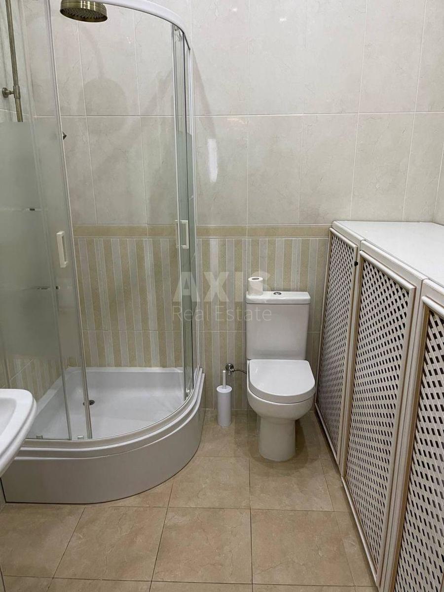 3k apartment vul. Vozdvyzhens'ka 2211
