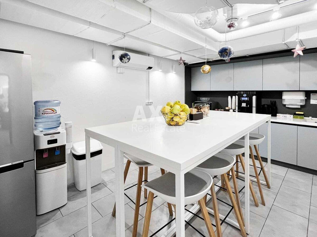 Office vul. Rustaveli Shota 11, 156m210