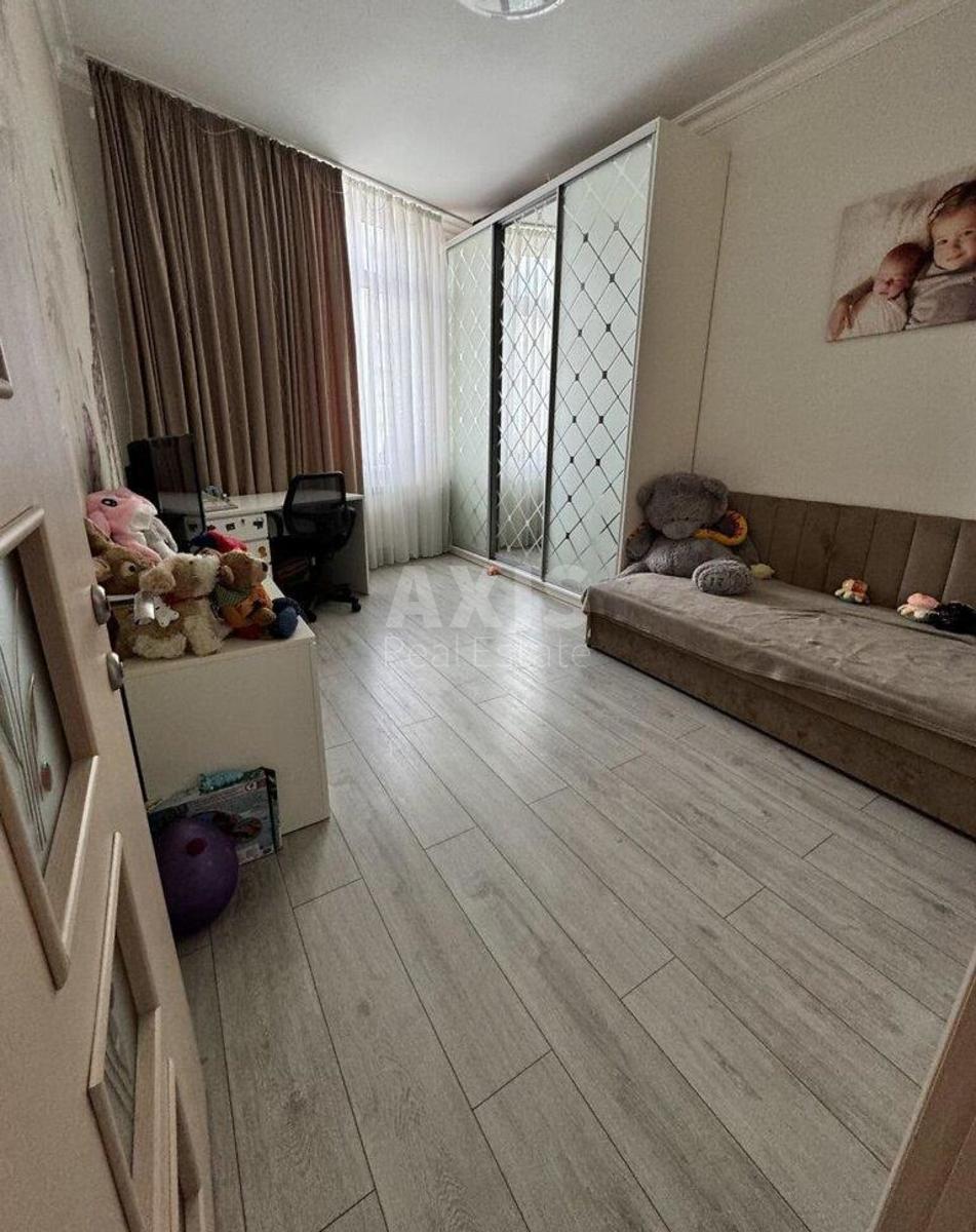 2k apartment vul. Lavruhina Mykoly 122