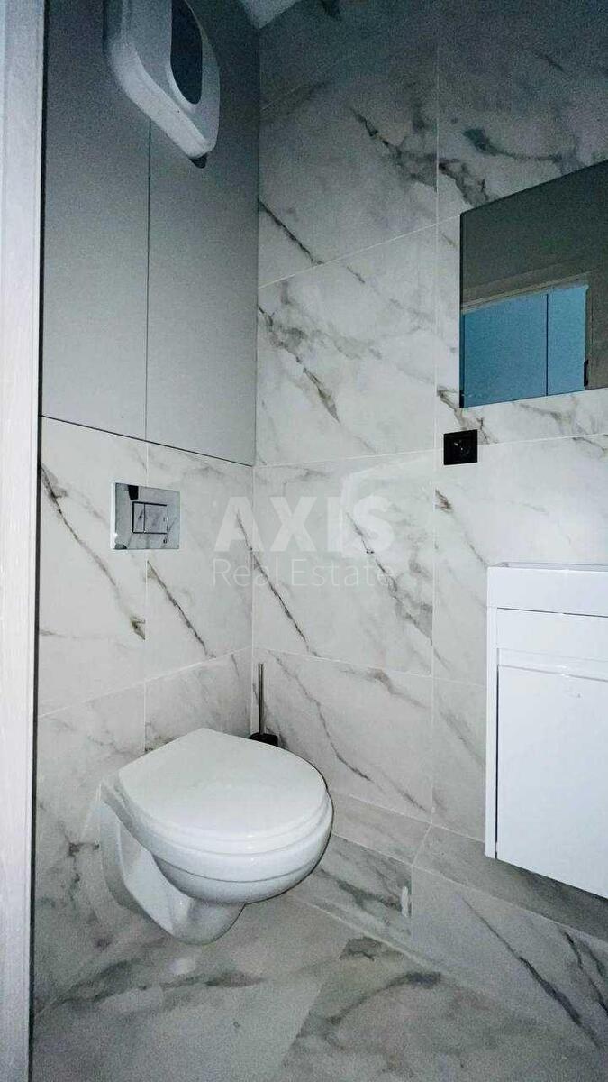 Trade object vul. Dragomyrova Myhajla 4Б, 10m23