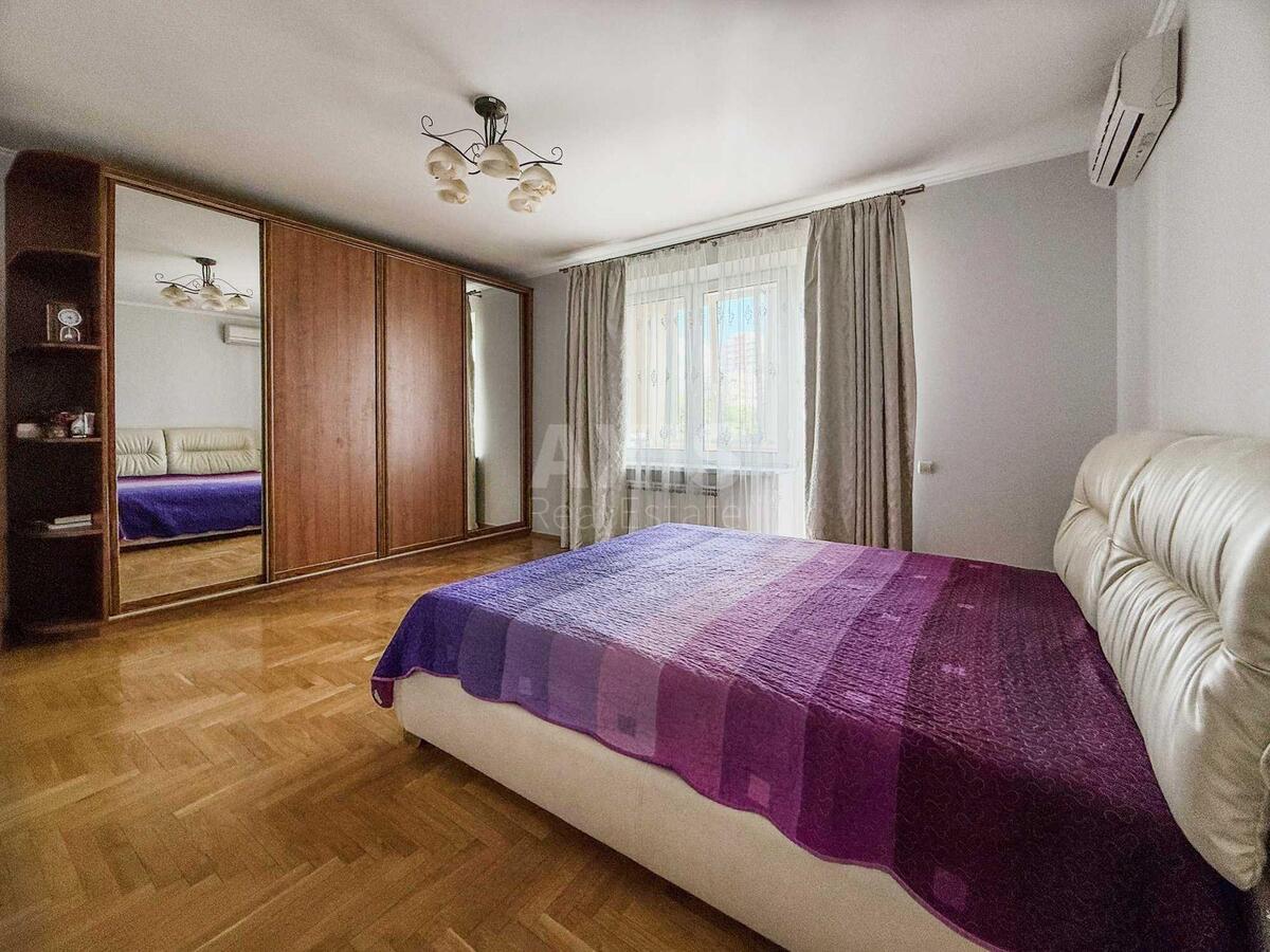 5k apartment vul. Turivs'ka 52/585726813