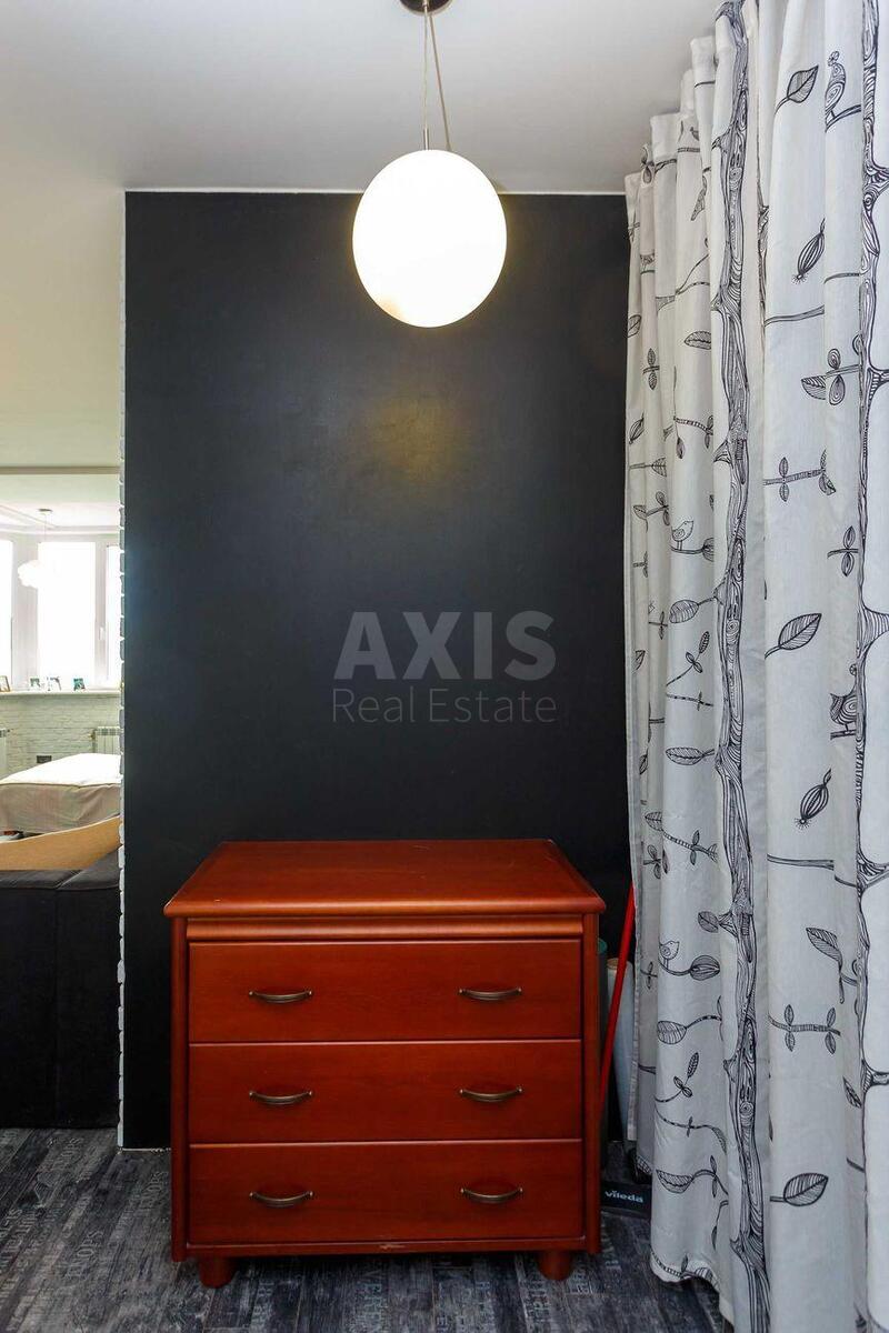 1k apartment vul. Ahmatovoi' Anny 32/184