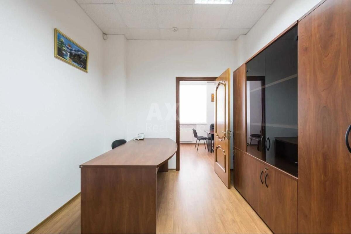 Office vul. Bereznjakivs'ka 29, 612m2590165