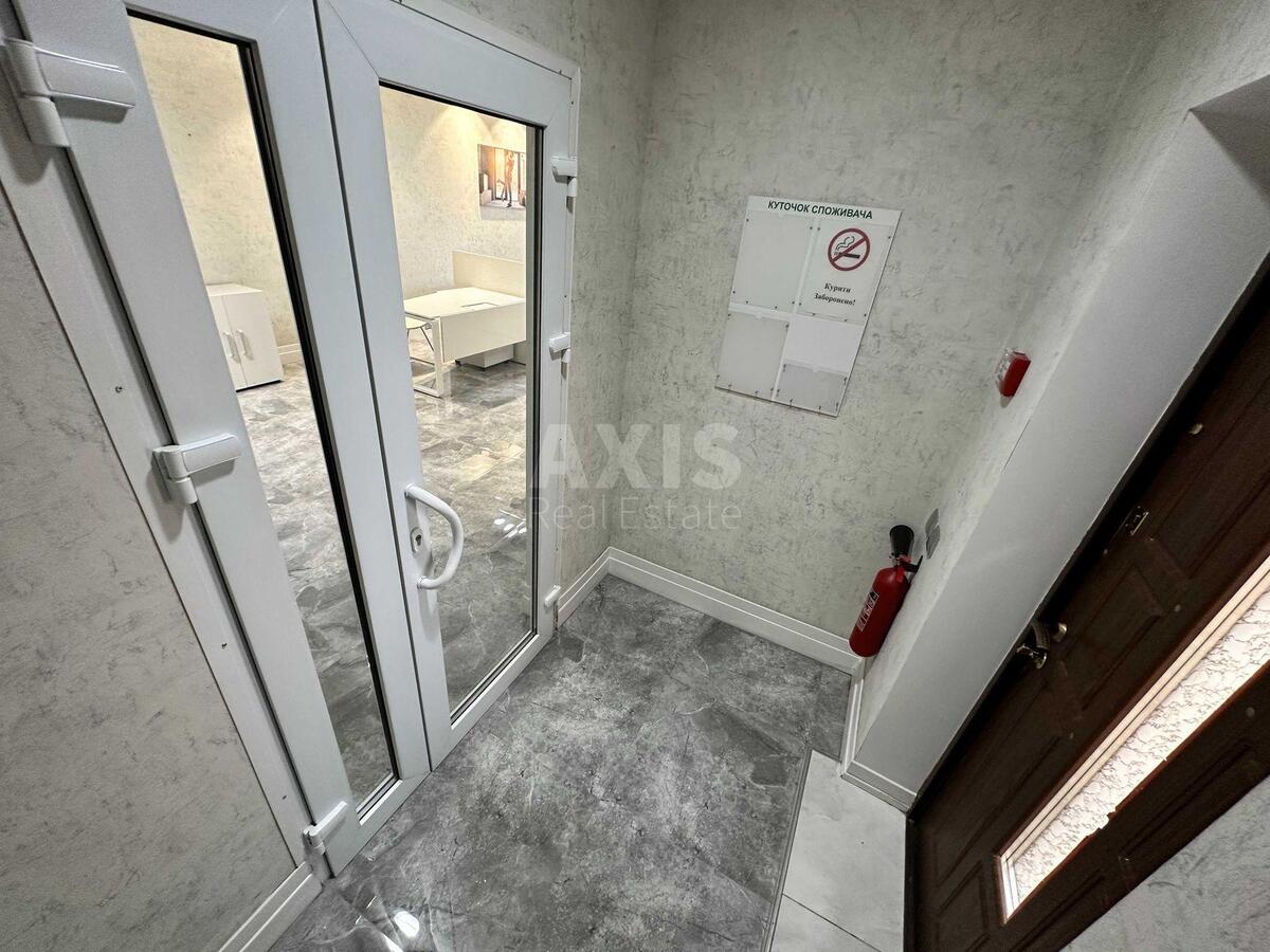 Office vul. Jevgena Konoval'cja 32Б, 70m29