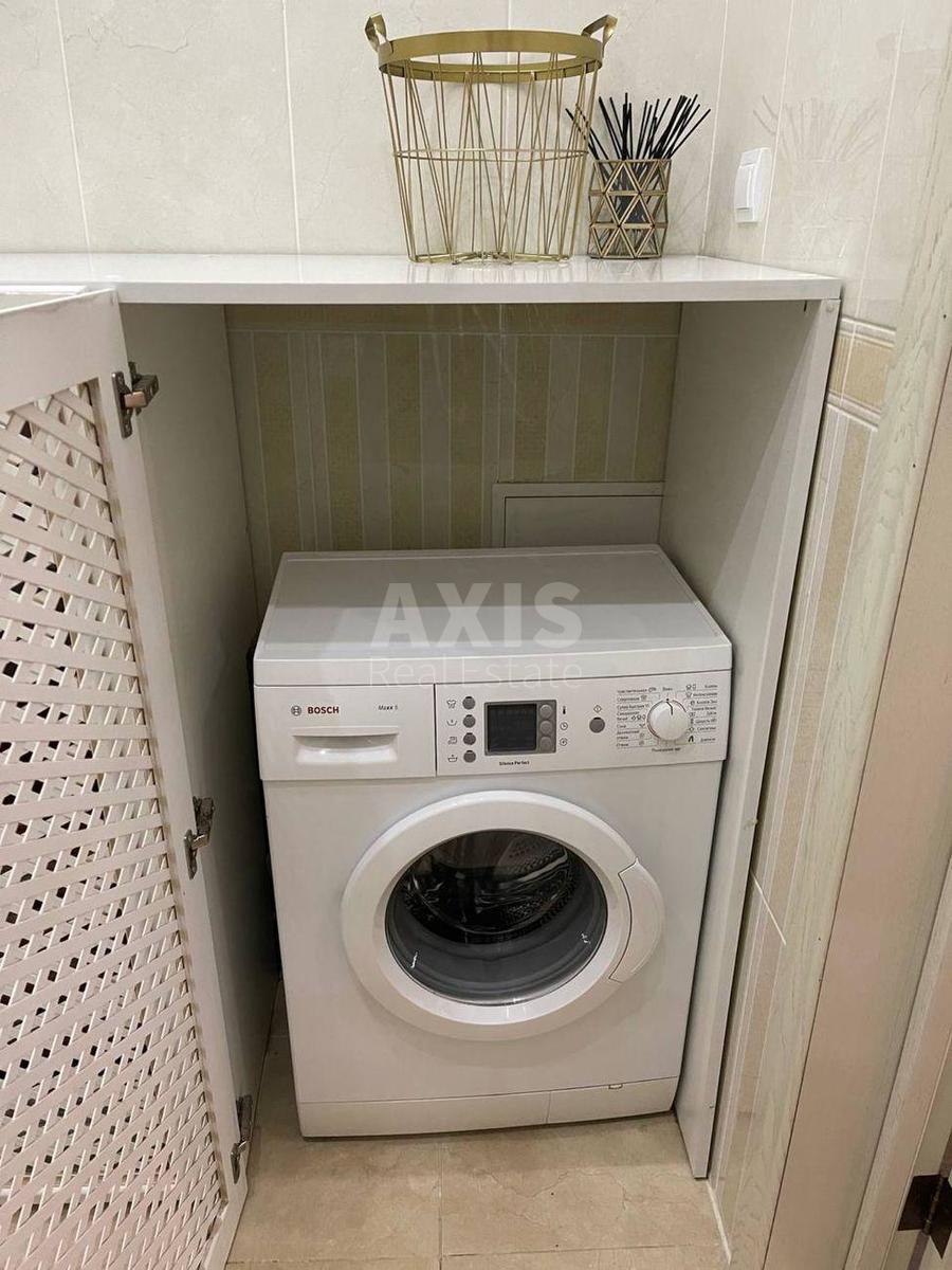 3k apartment vul. Vozdvyzhens'ka 2212
