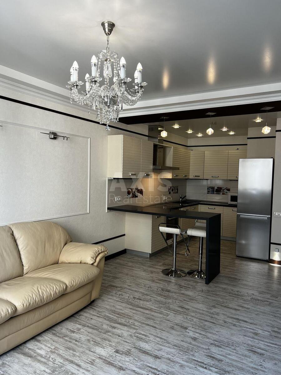 2к квартира ул. Ахматовой Анны 340