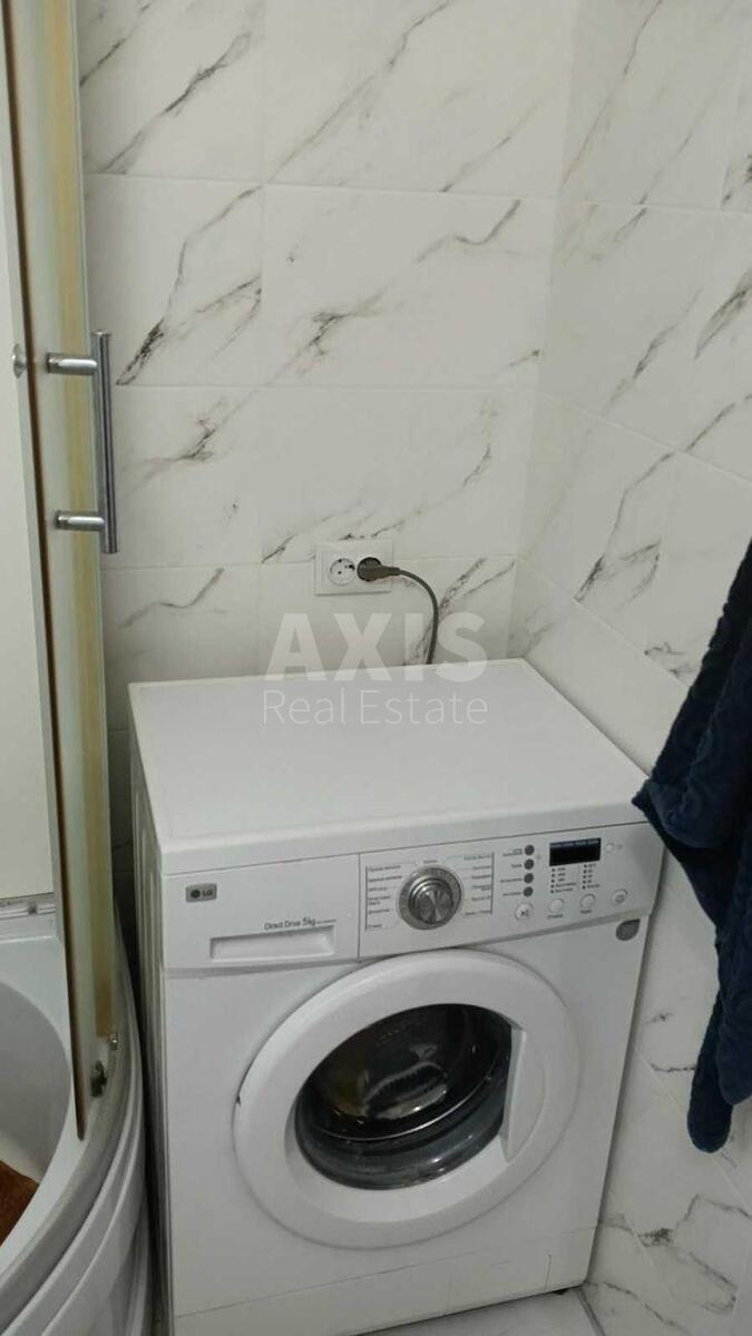 1k apartment vul. Chervonopil's'ka 1611