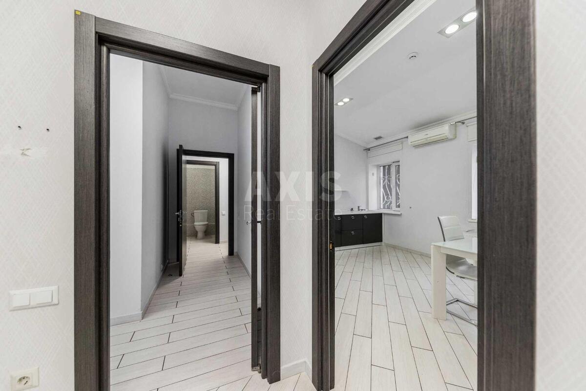 Office vul. Volodymyrs'ka 23А, 180m25