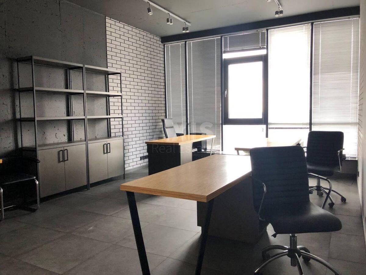 Office vul. Dragomyrova Myhajla 2А, 150m2580940