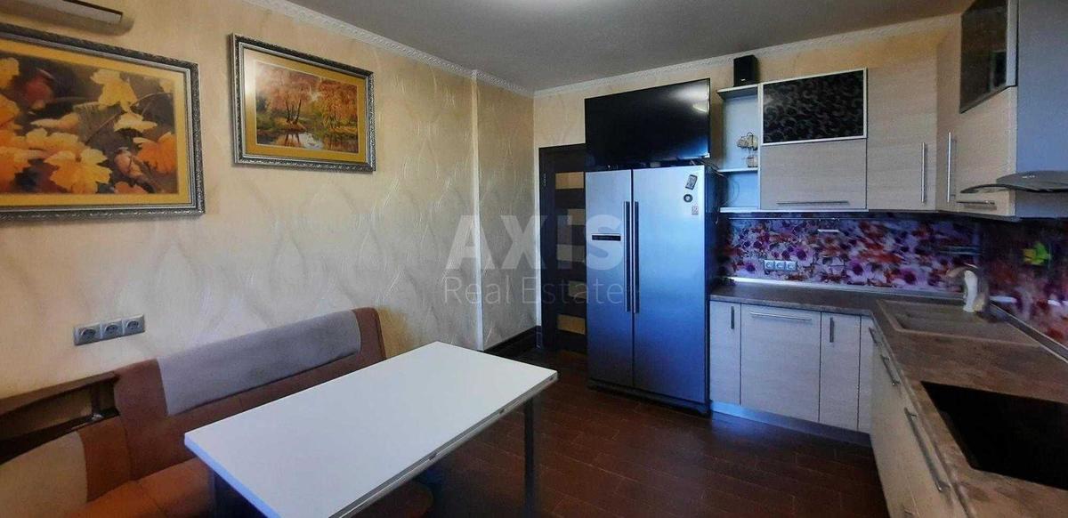 2k apartment vul. Myhajla Maksymovycha 24