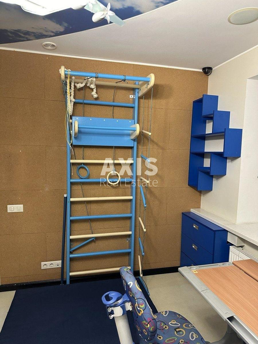 1k apartment nab. Dniprovs'ka 18