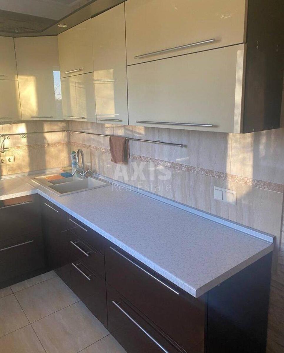 3k apartment vul. Dorogozhyc'ka 16А4
