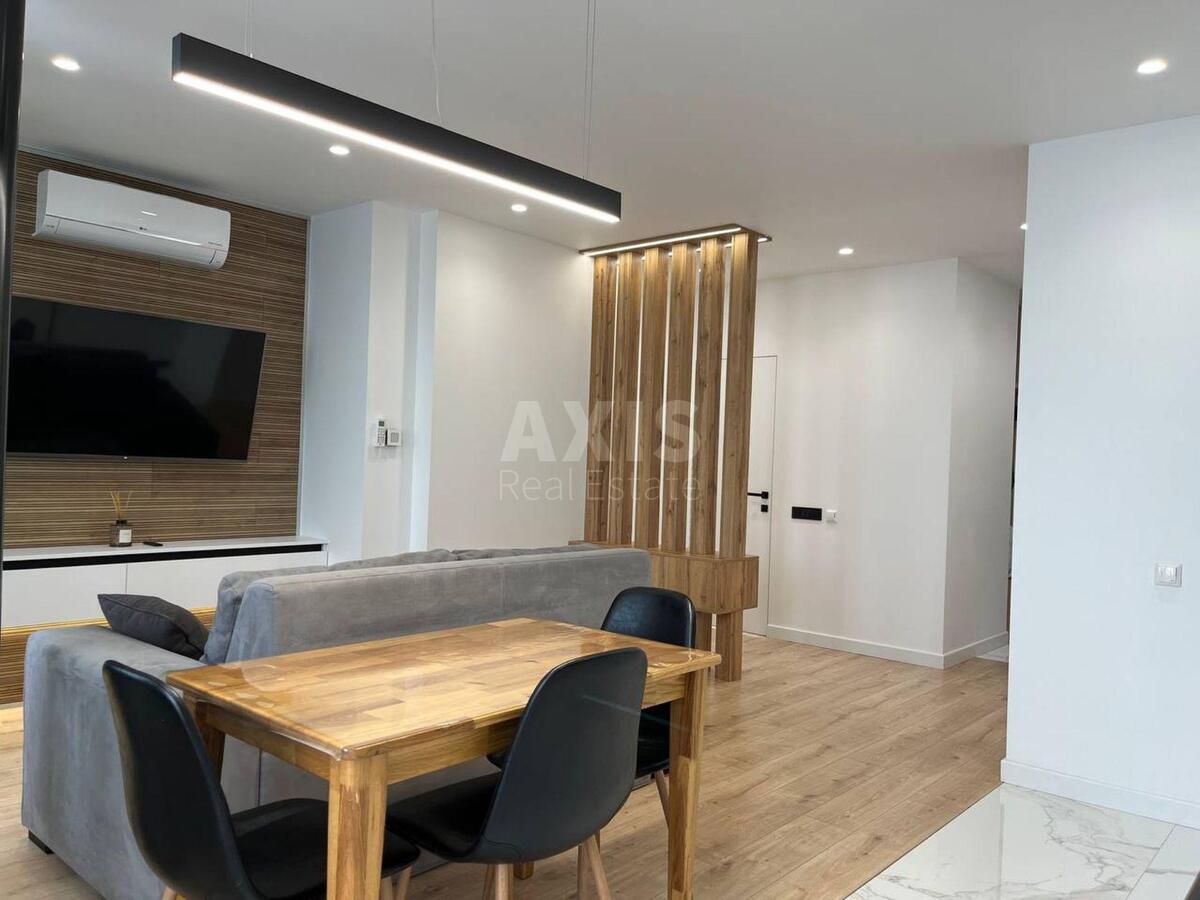 2k apartment nab. Dniprovs'ka 180