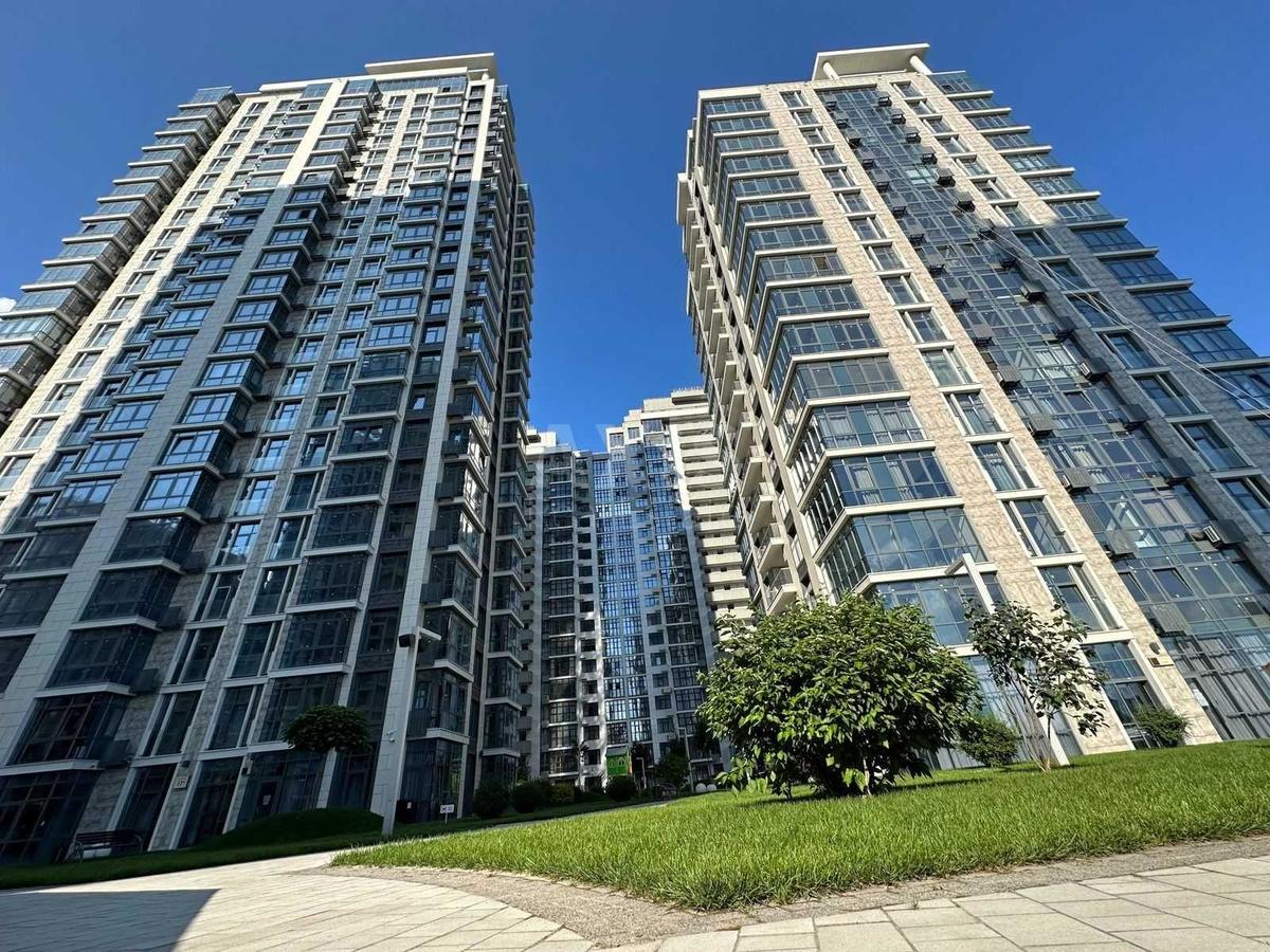 5k apartment vul. Dragomyrova Myhajla 184