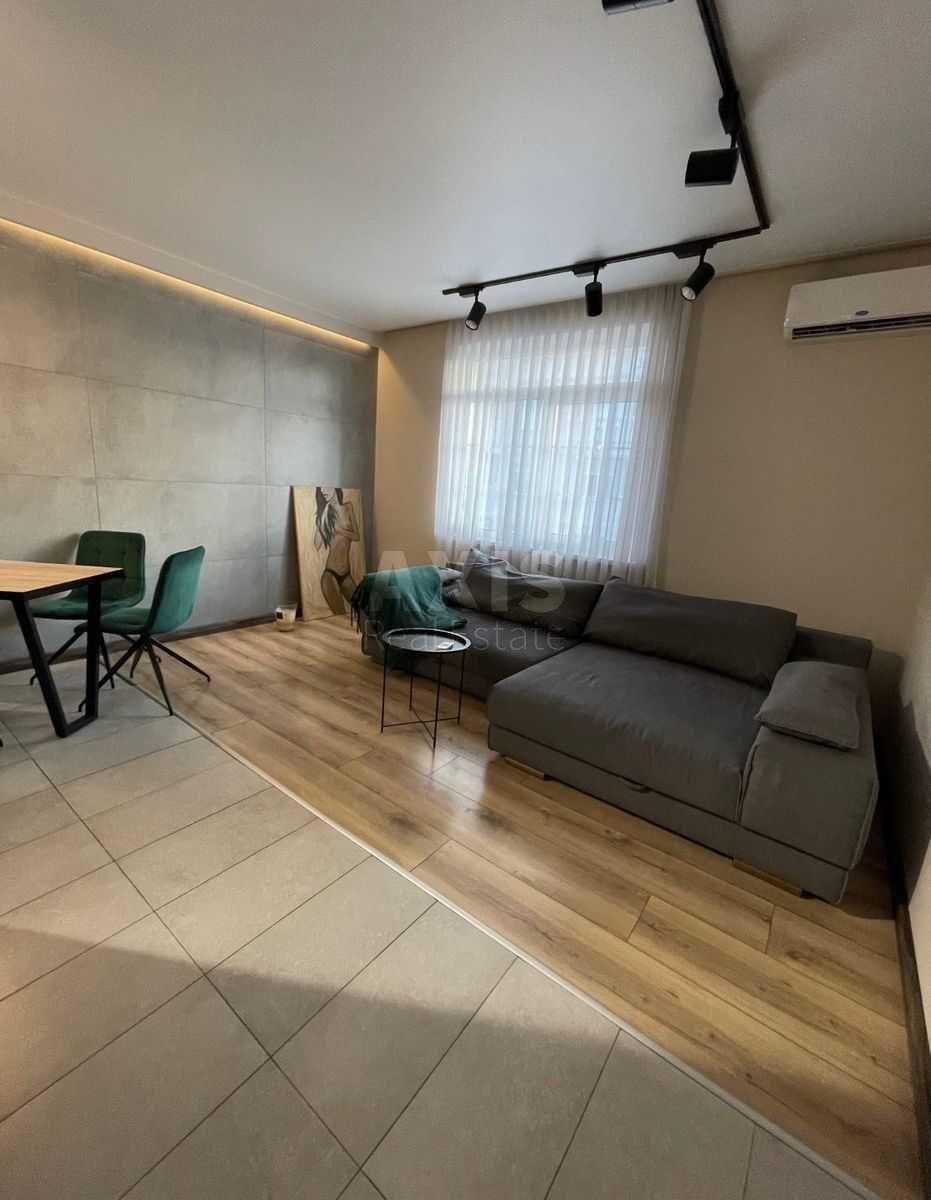 2k apartment vul. Myhajla Maksymovycha 240