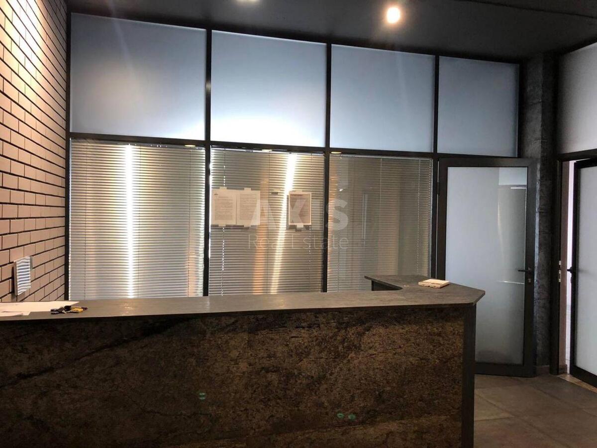 Office vul. Dragomyrova Myhajla 2А, 150m2580944
