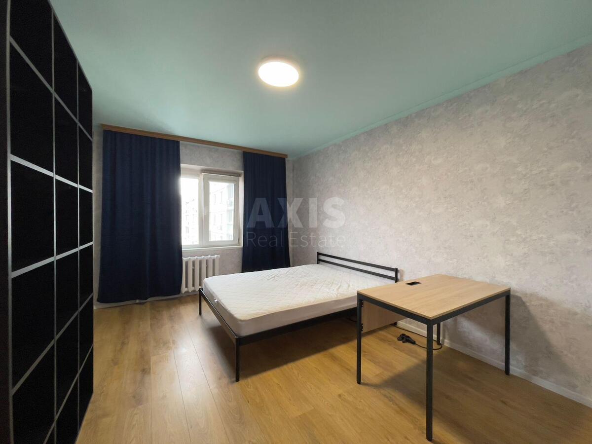 2к квартира ул. Драгоманова 12А3