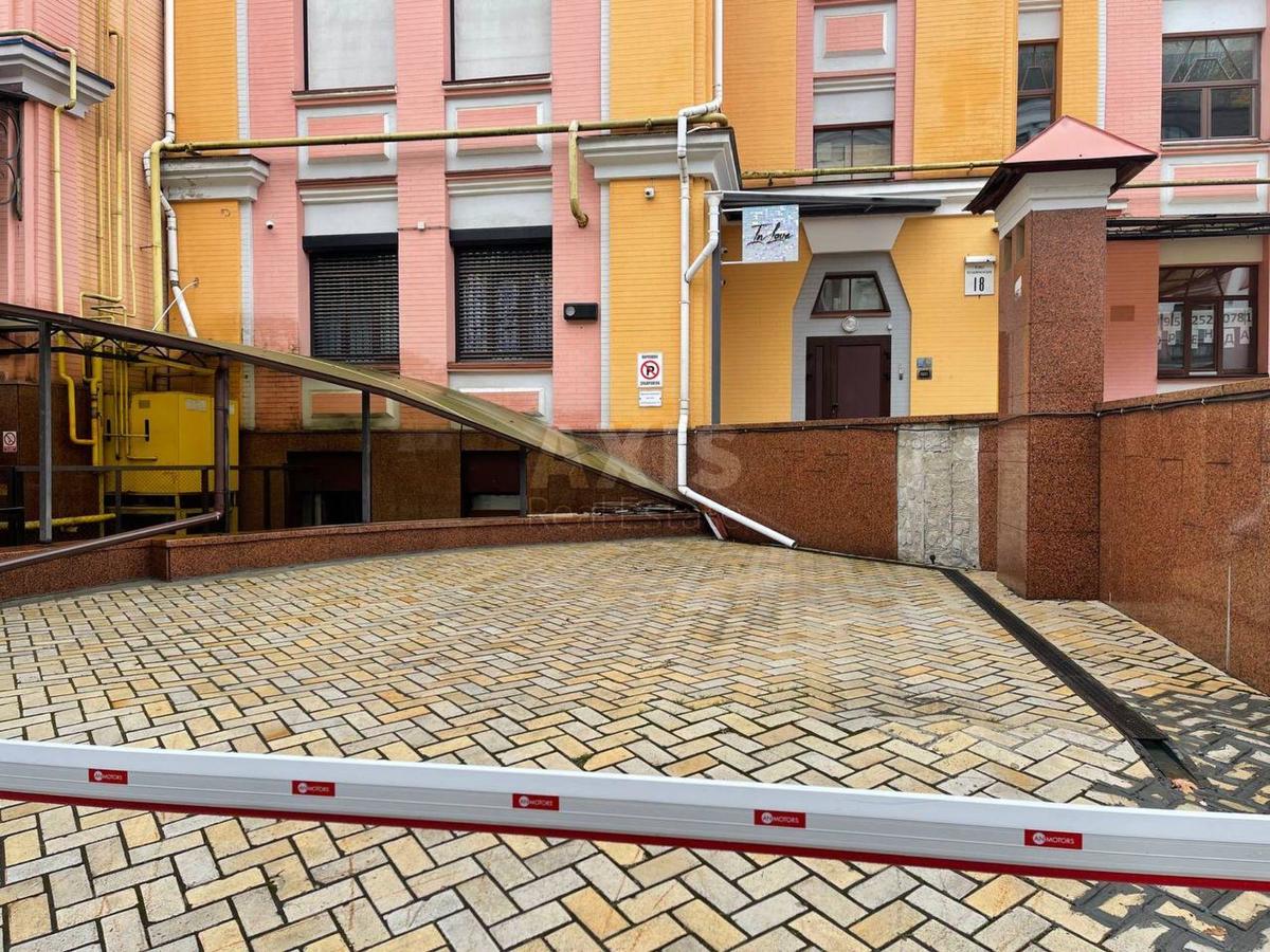 3k apartment vul. Vozdvyzhens'ka 2213