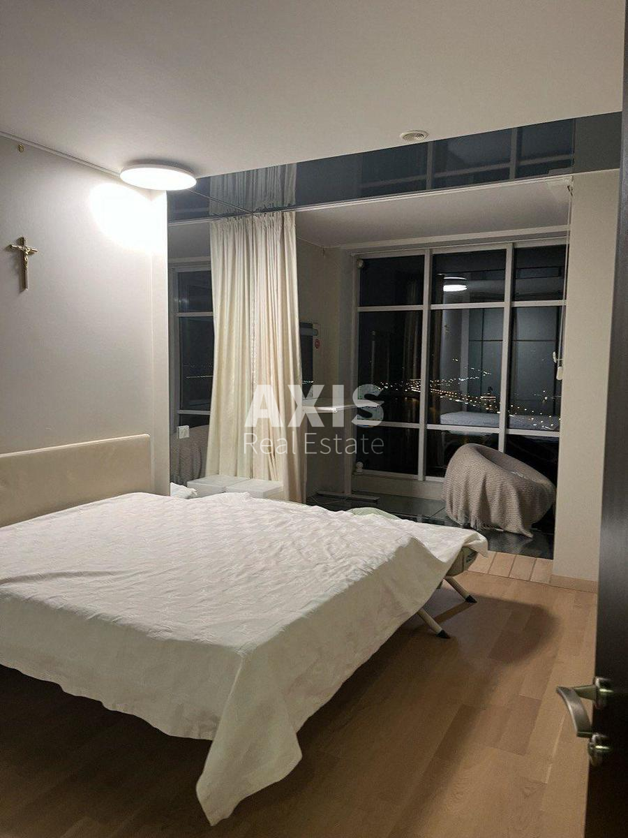 1k apartment nab. Dniprovs'ka 15