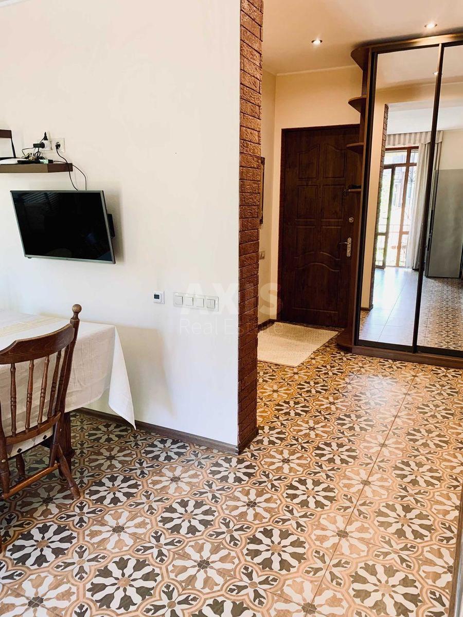 3k apartment vul. Zolotovorits'ka 44