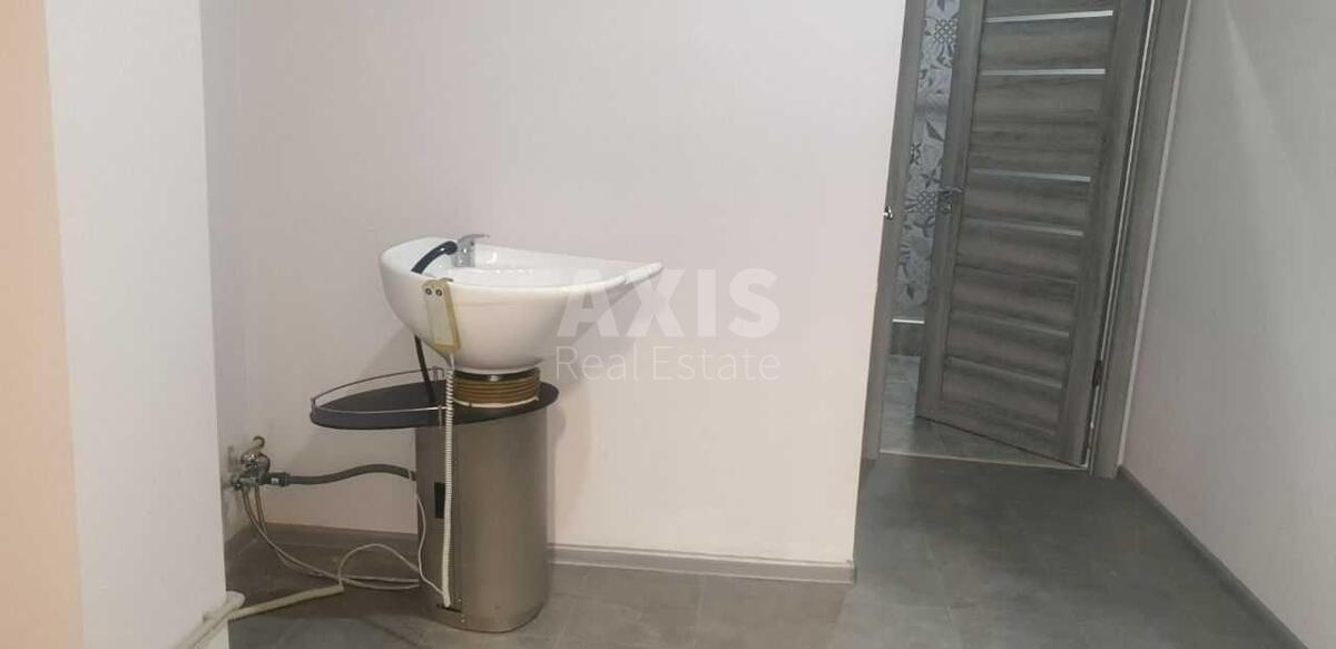 Trade object vul. Dragomyrova Myhajla 14А, 100m29