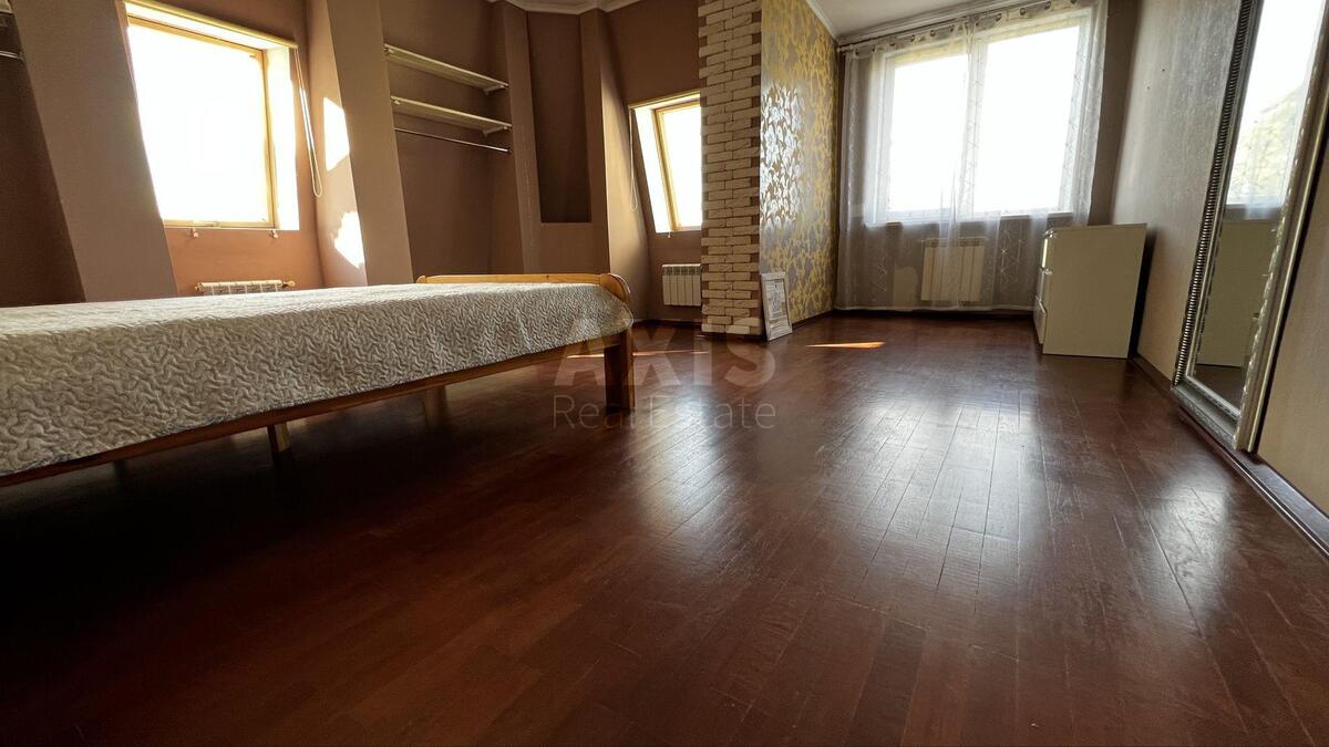House vul. Marksa Karla, 600m2, Kyiv city1