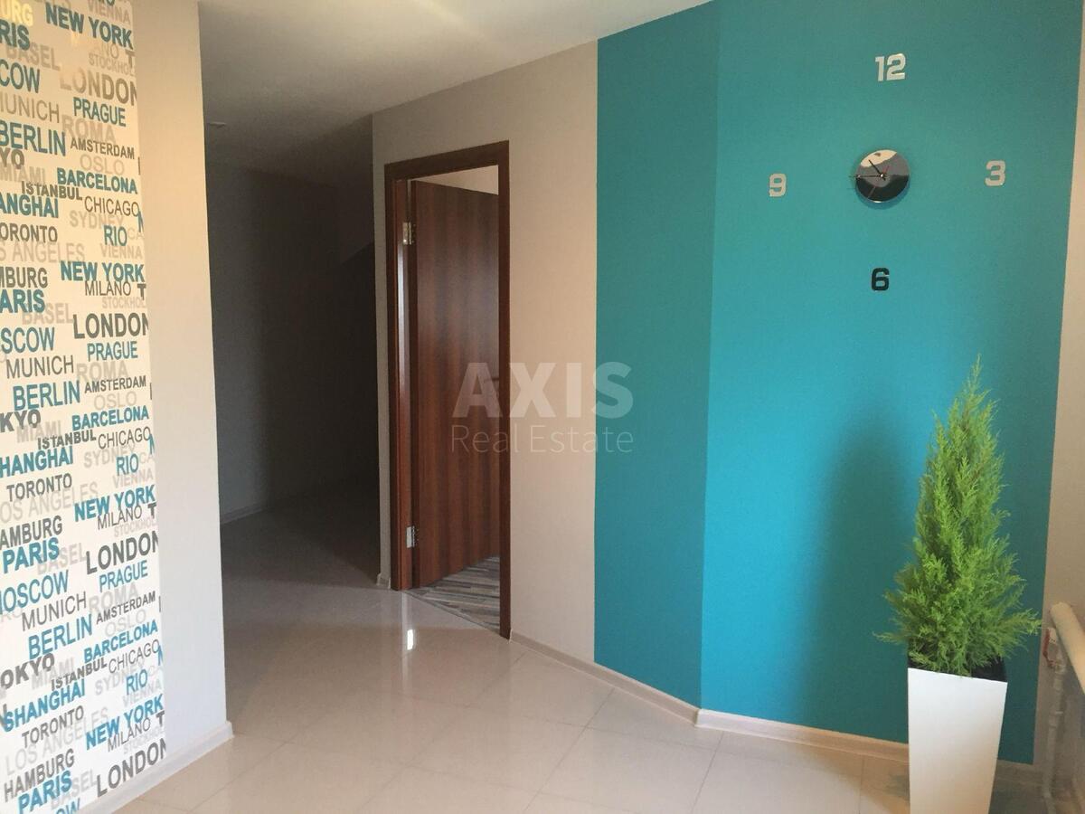 Office pr-t Berestejskij 93, 62m26119810