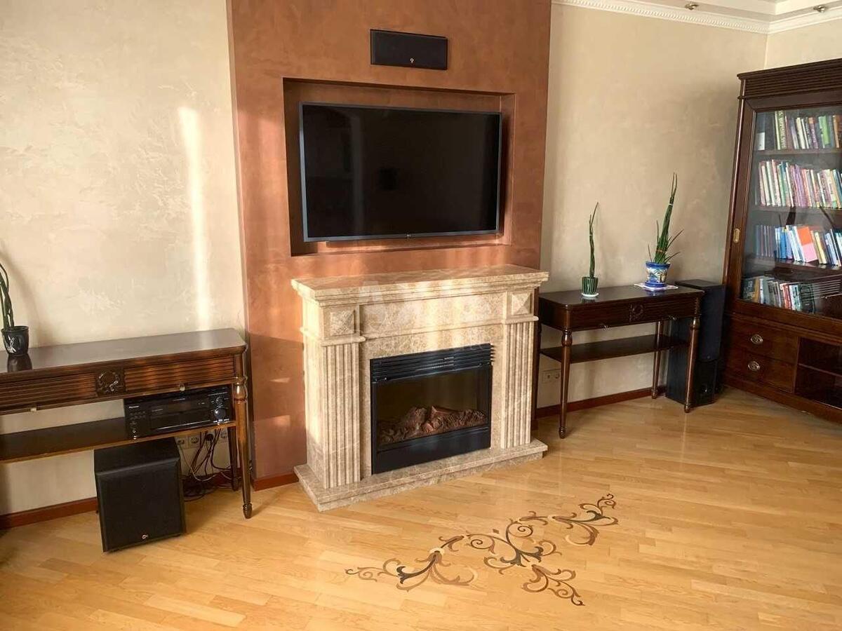 4k apartment vul. Sribnokil's'ka 1618202