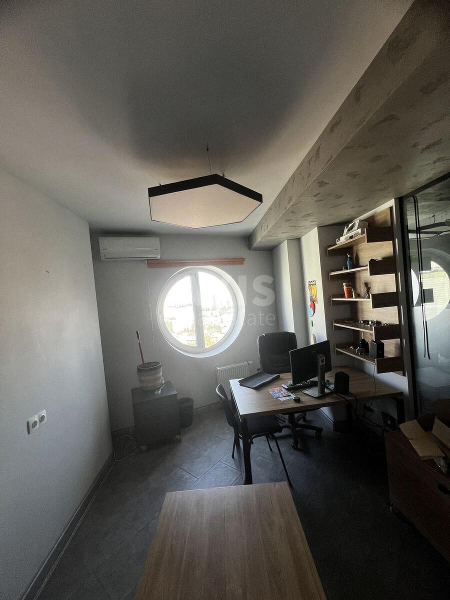 Office pr-t Lobanovs'kogo 4Б, 175m22
