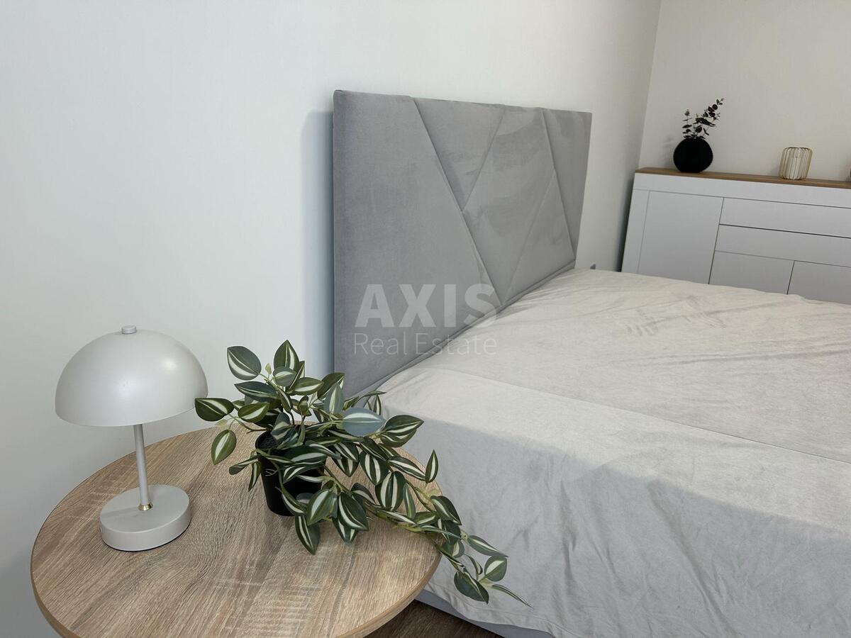 1k apartment nab. Dniprovs'ka 15Є636836