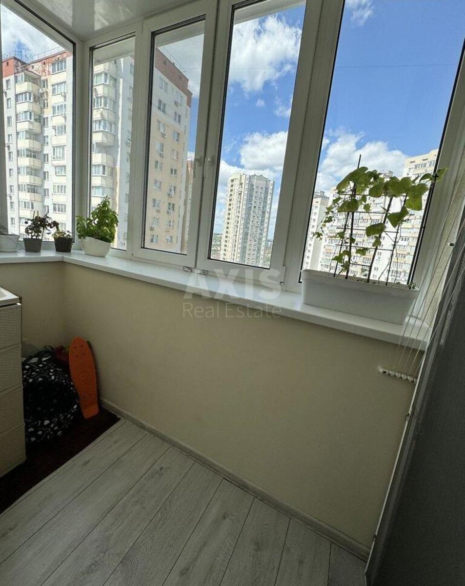 2k apartment vul. Lavruhina Mykoly 125