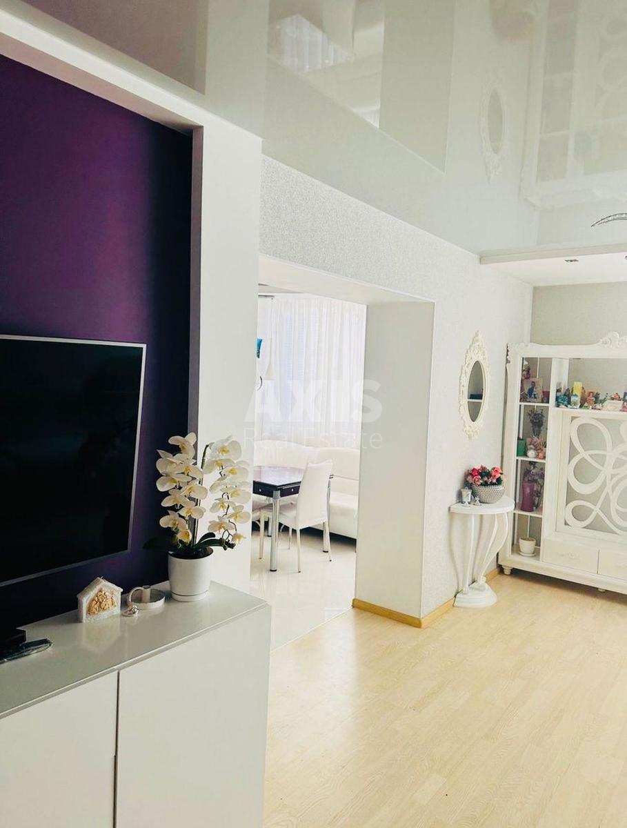 3k apartment pr-t Lobanovs'kogo 4Б2