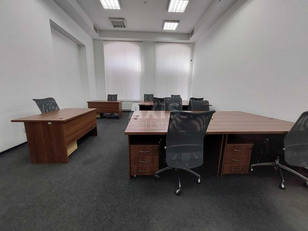 Trade object bul. Shevchenka Tarasa 2, 300m2