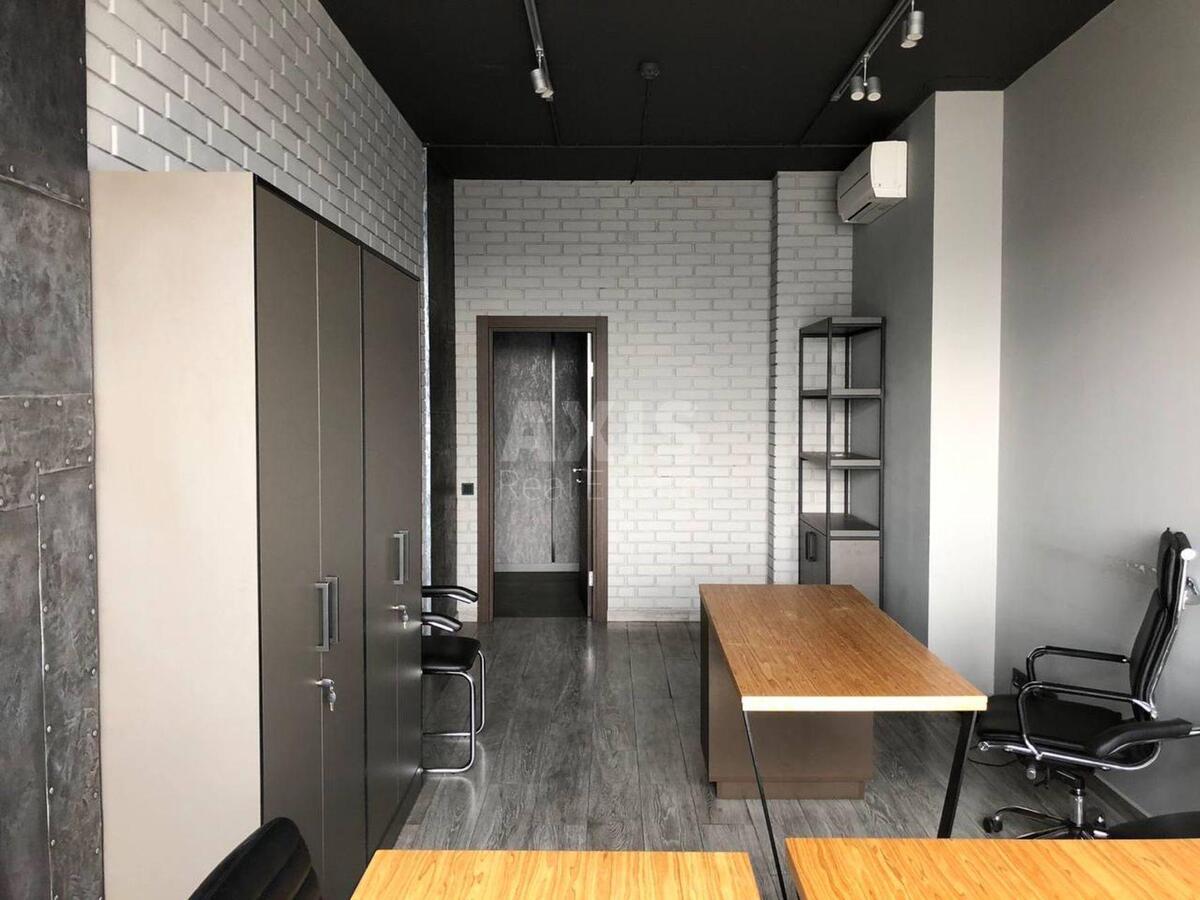 Office vul. Dragomyrova Myhajla 2А, 150m2580942