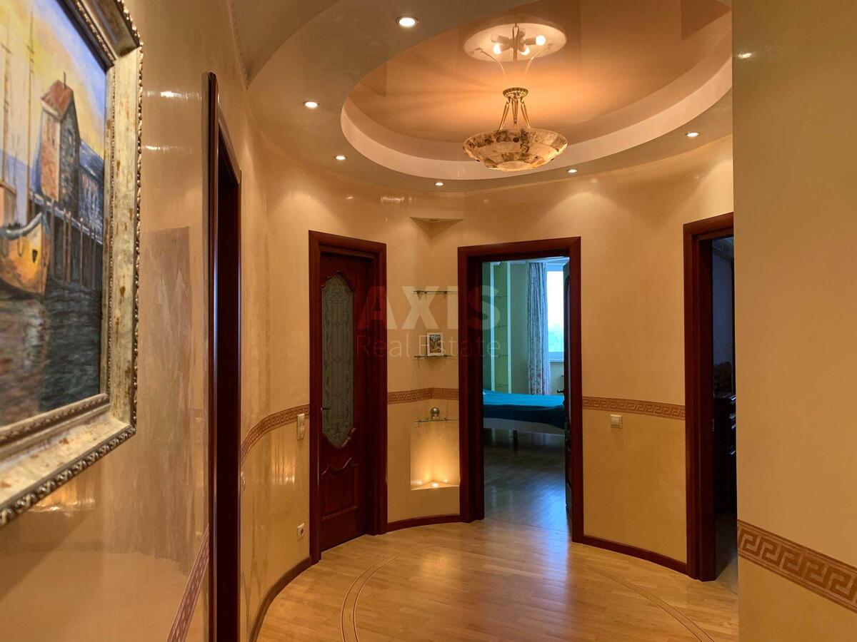 4k apartment vul. Sribnokil's'ka 1618203