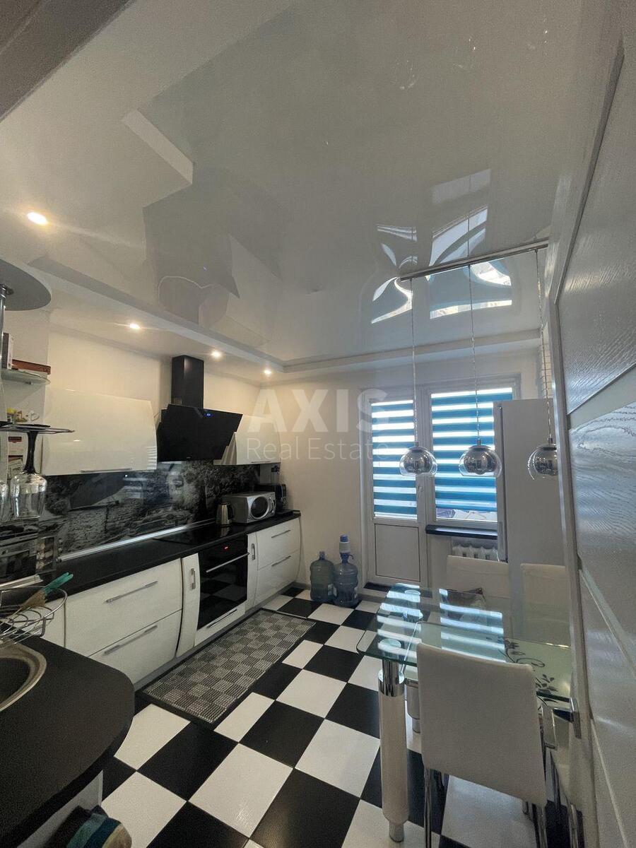 3k apartment vul. Urlivs'ka 38/23
