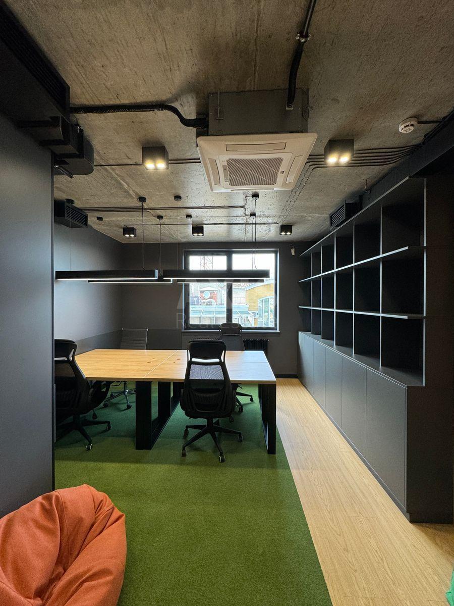Office vul. Antonovycha 74, 225m29