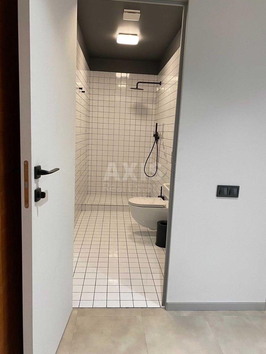 Office vul. Dragomyrova Myhajla 14А, 125m210