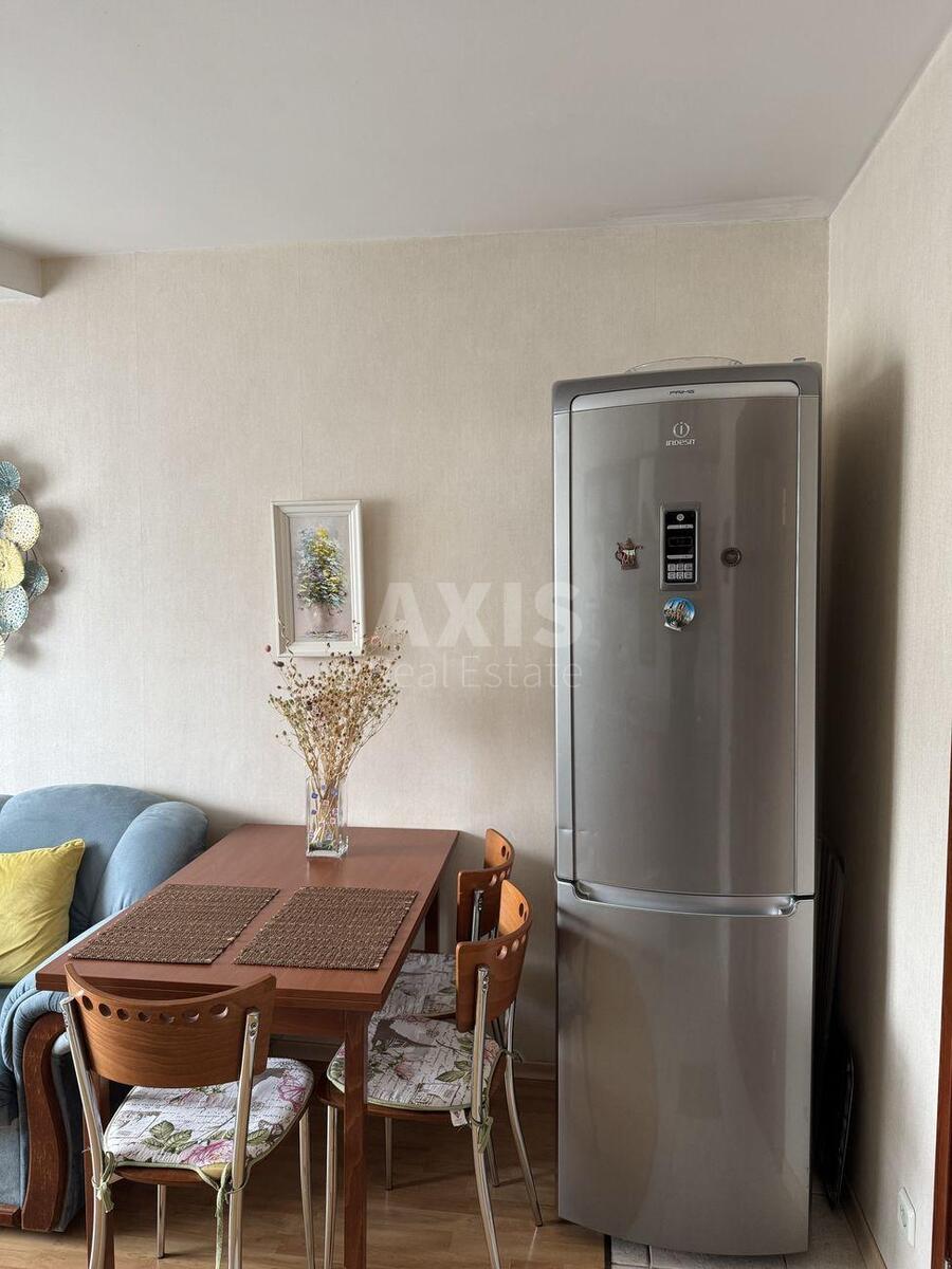 2k apartment vul. Vyshnjakivs'ka 80