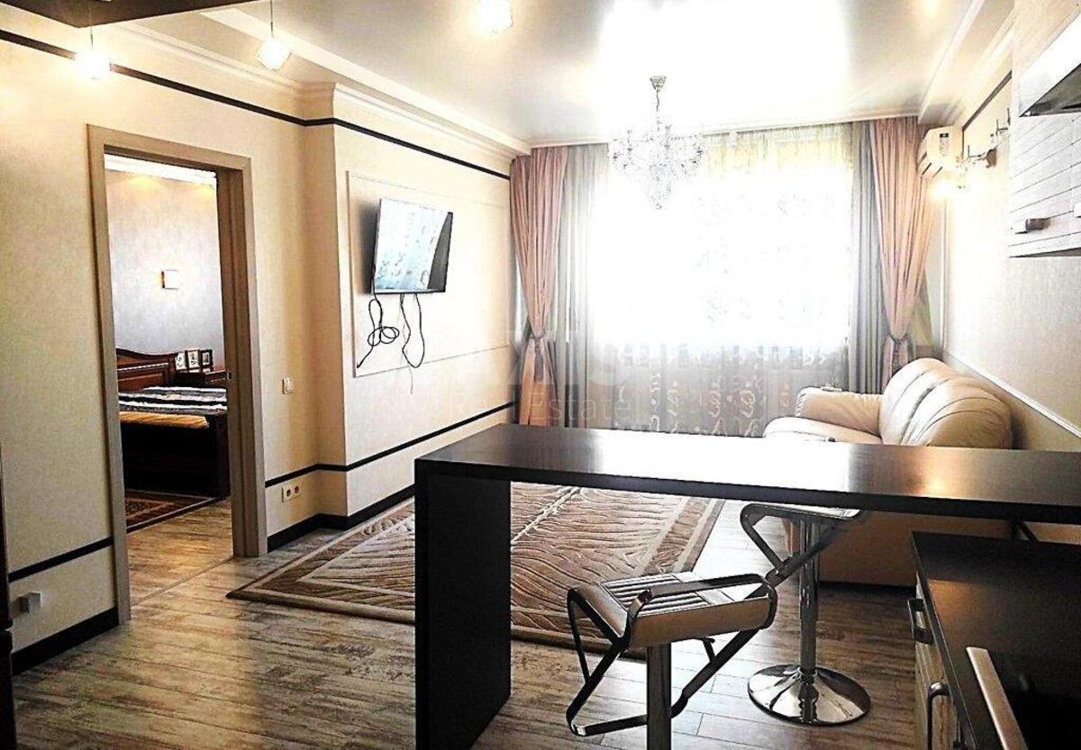 1k apartment vul. Ahmatovoi' Anny 342