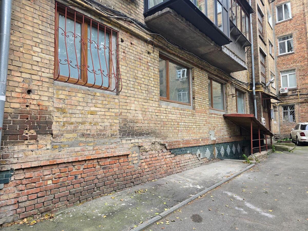 Trade object vul. Gonchara Olesja 6, 330m26090011