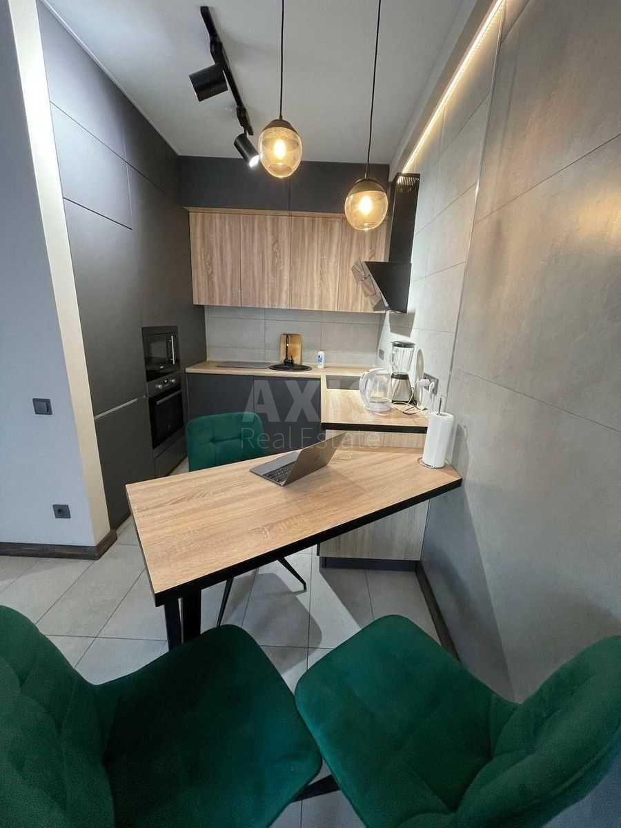 2k apartment vul. Myhajla Maksymovycha 24