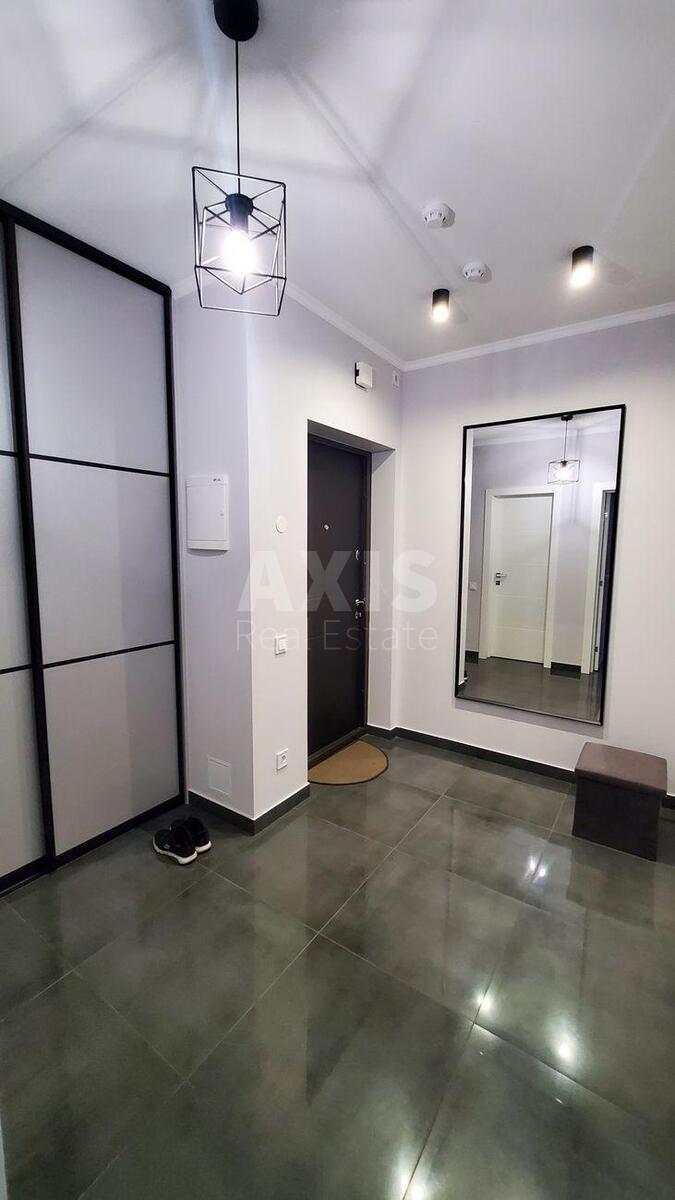 1k apartment vul. Sverstjuka Jevgena 411