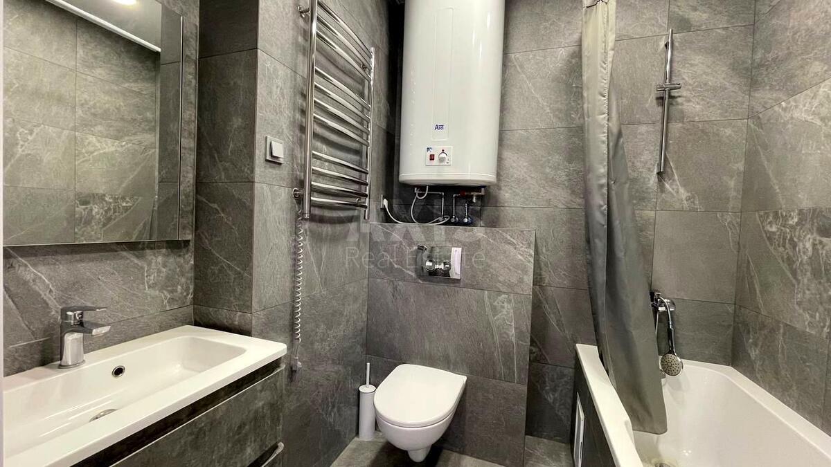 2к квартира ул. Бережанская 15636404