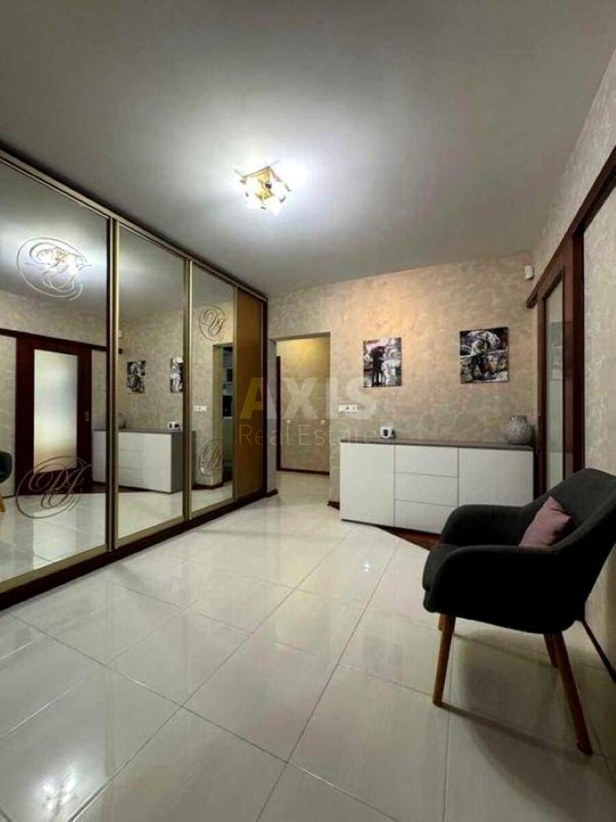 3k apartment vul. Puljuja Ivana 2593888