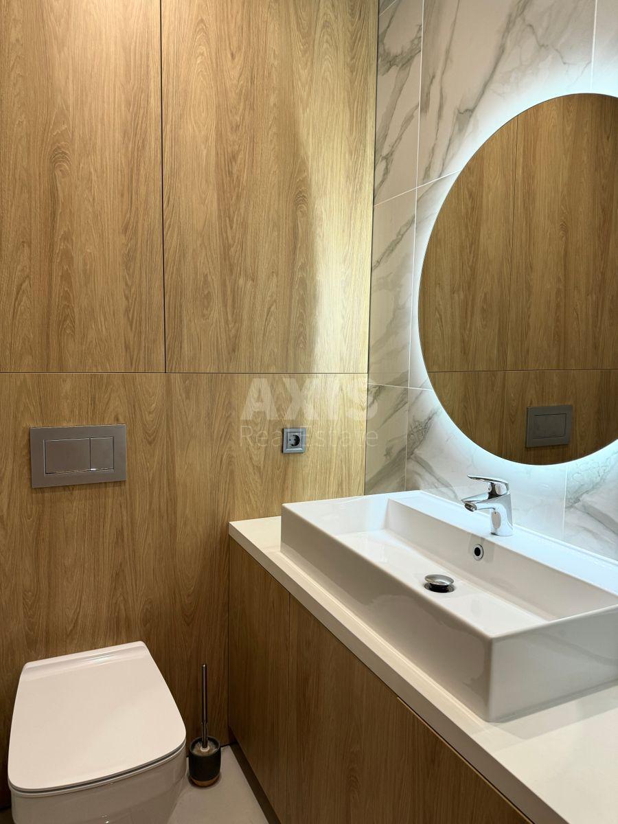 Office vul. Antonovycha 74, 225m210