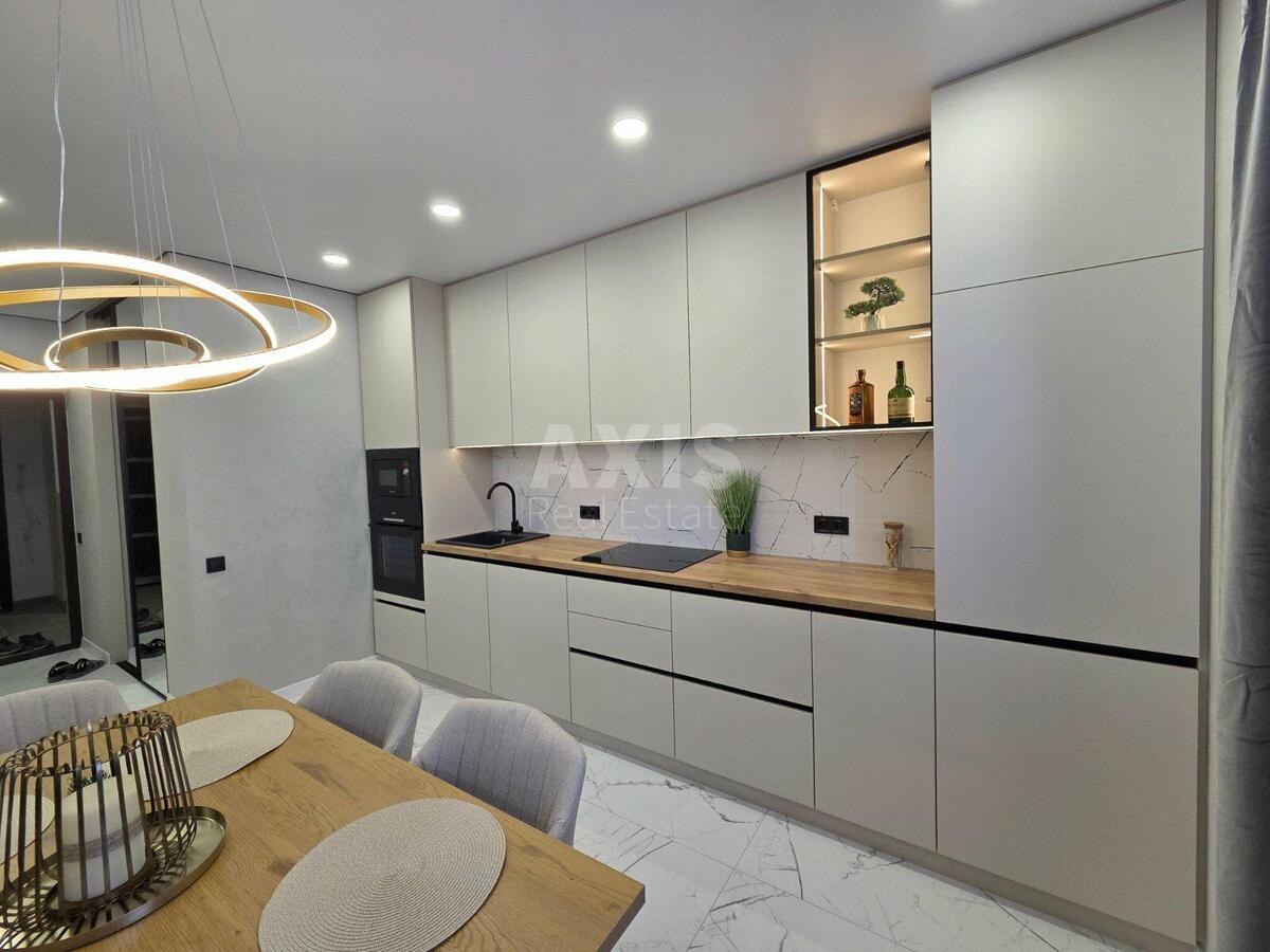 2k apartment vul. Rodyny Kristeriv 14Б