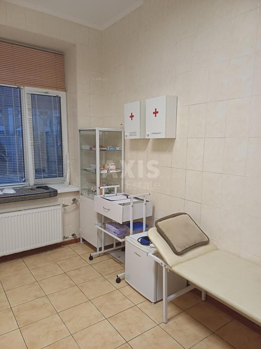 Объект сервиса ул. Вышгородская 21З, 400м27