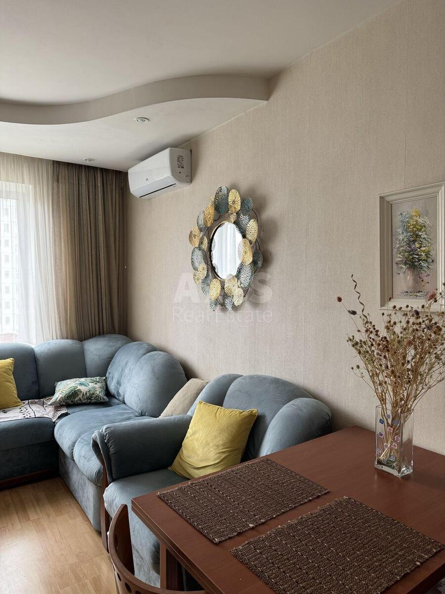 2k apartment vul. Vyshnjakivs'ka 82